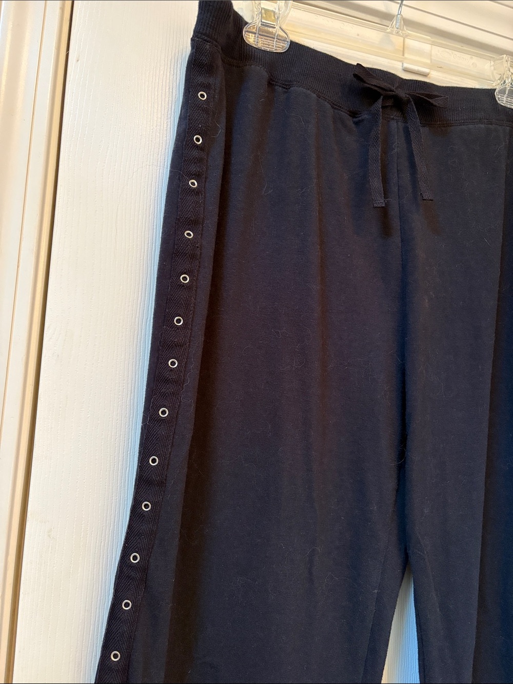 XL IActive Capris with Side Eyelet Trim - Picture 2 of 3